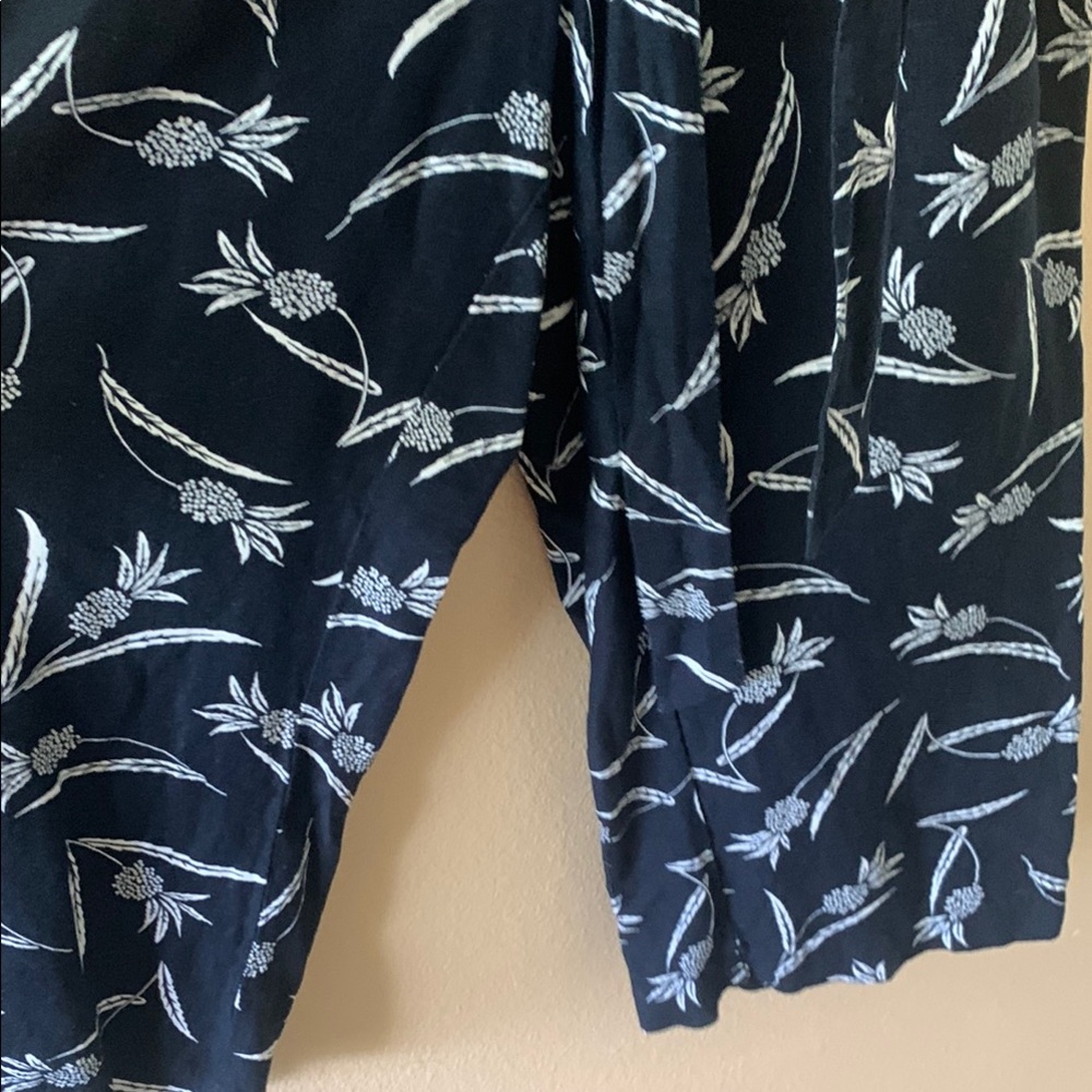 Ann Taylor Monochrome Floral Jumpsuit Size 10P - Picture 6 of 8